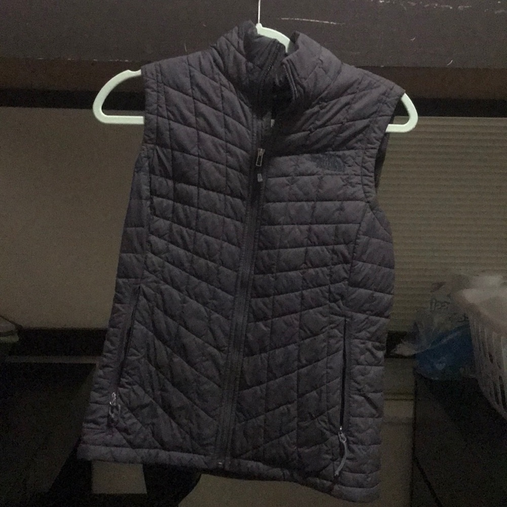 Black north face vest